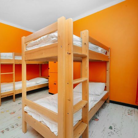 Benedikt City Center Hostel Prag Exteriör bild
