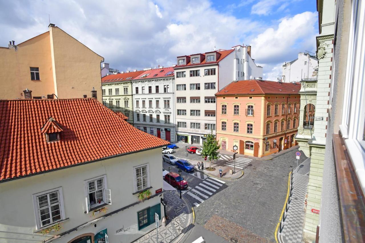 Benedikt City Center Hostel Prag Exteriör bild