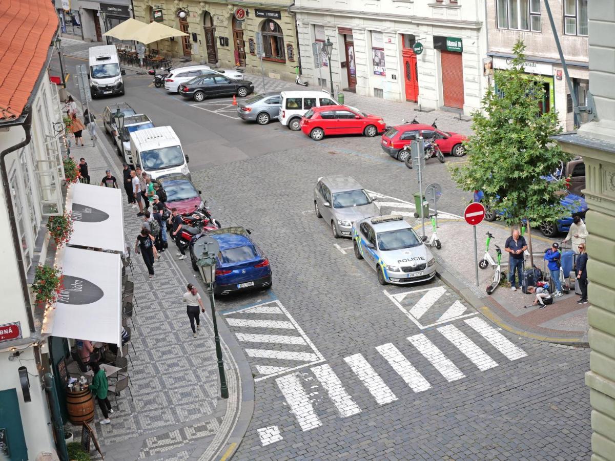 Benedikt City Center Hostel Prag Exteriör bild