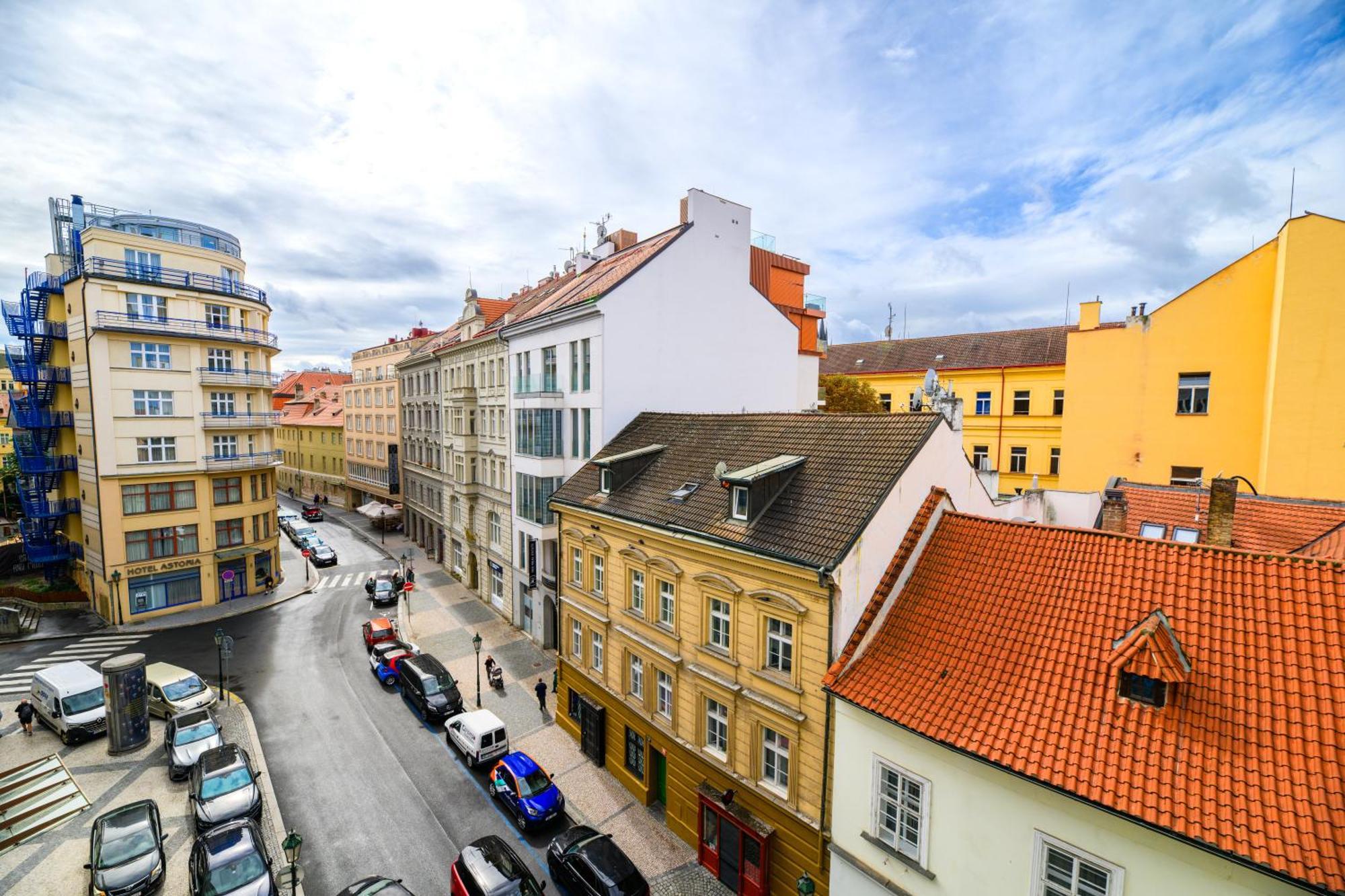 Benedikt City Center Hostel Prag Exteriör bild