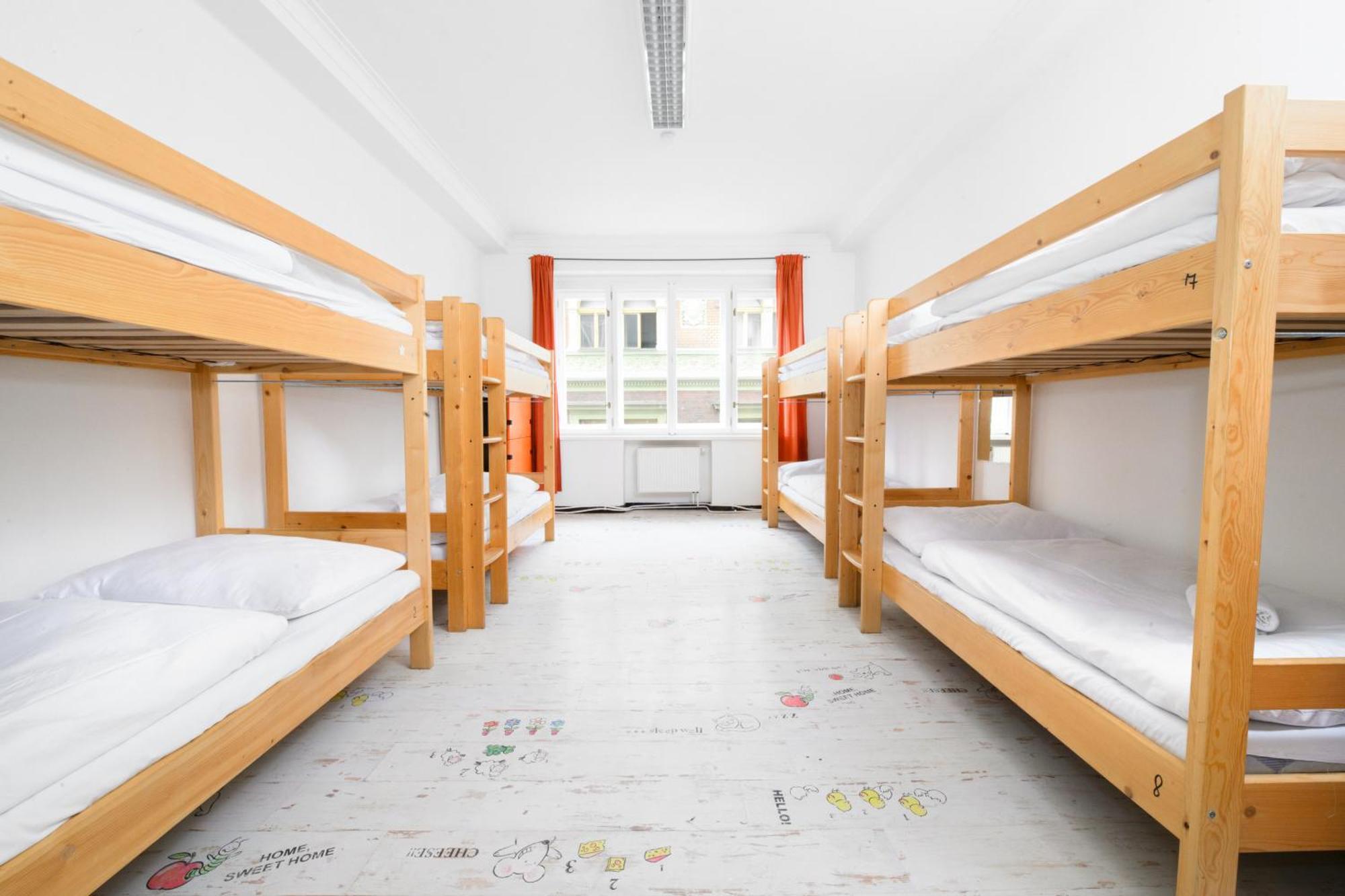 Benedikt City Center Hostel Prag Exteriör bild