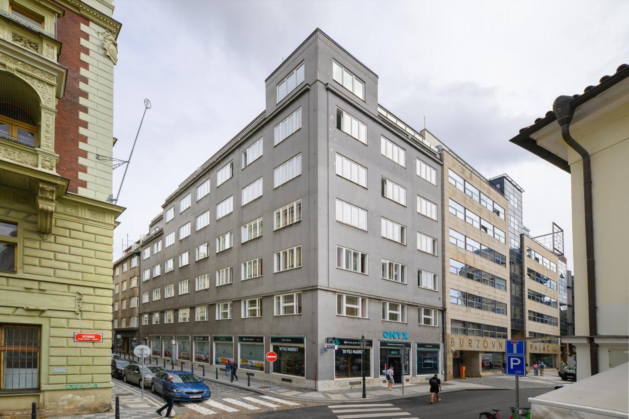 Benedikt City Center Hostel Prag Exteriör bild