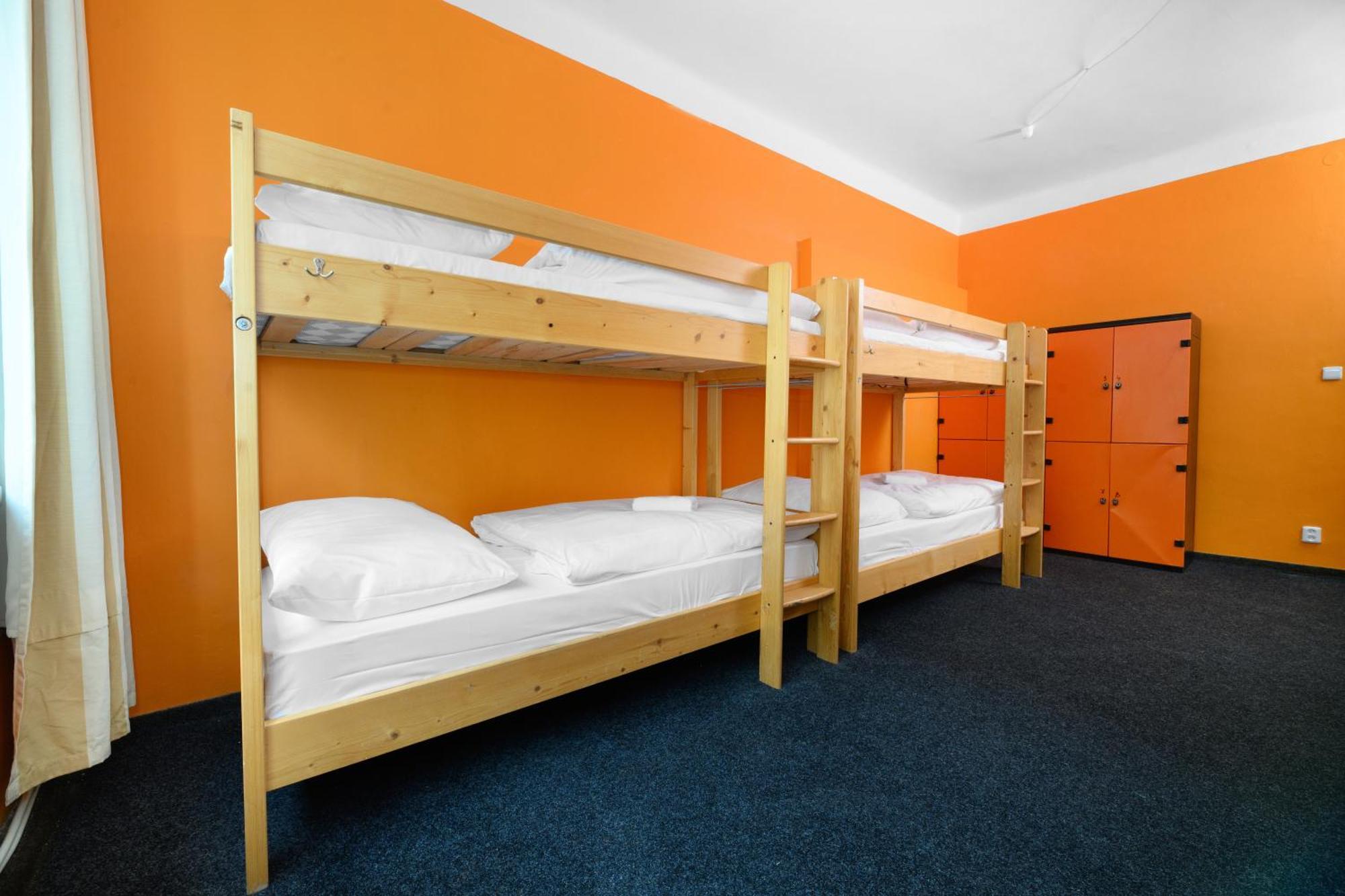 Benedikt City Center Hostel Prag Exteriör bild