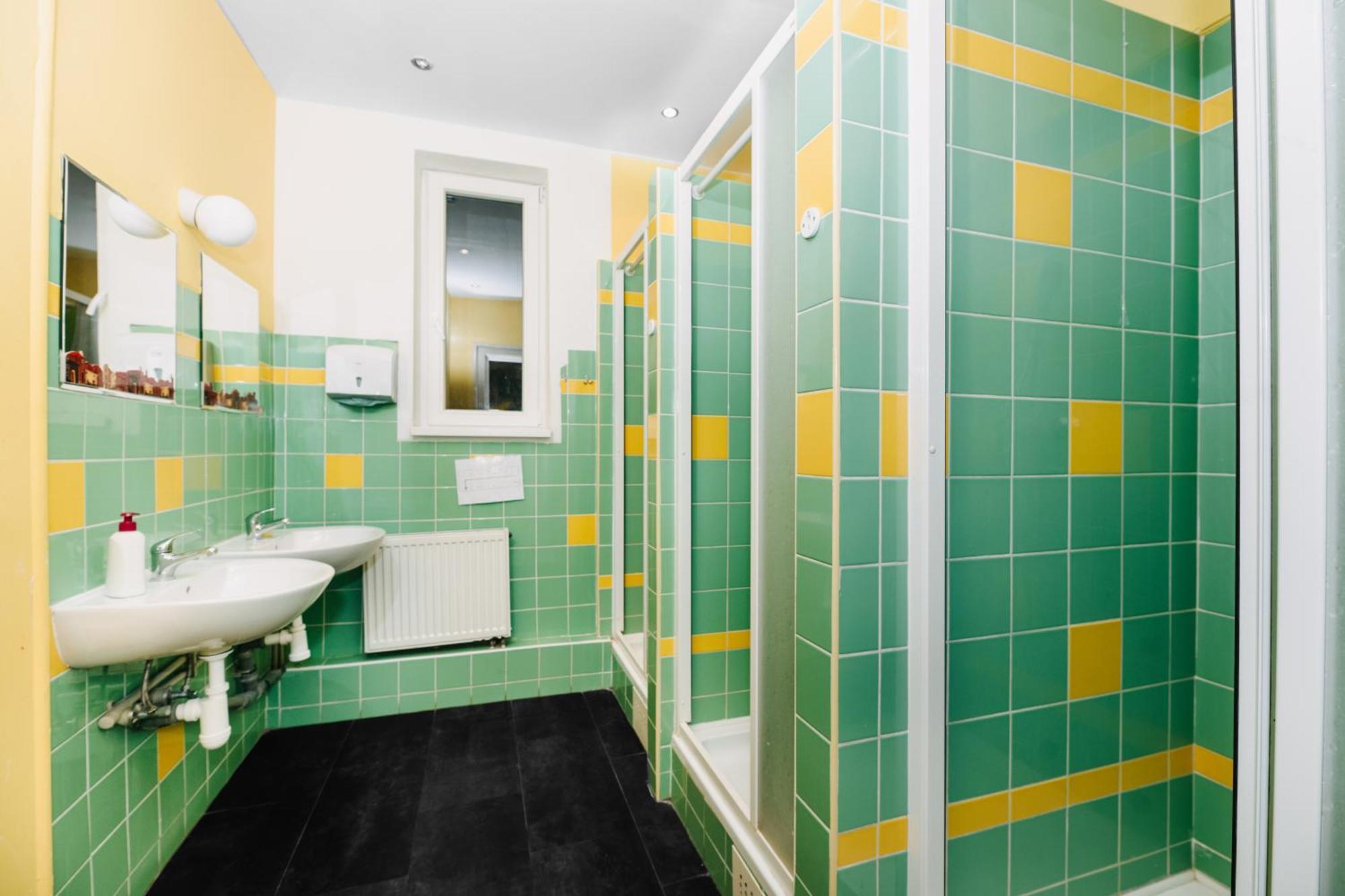 Benedikt City Center Hostel Prag Exteriör bild