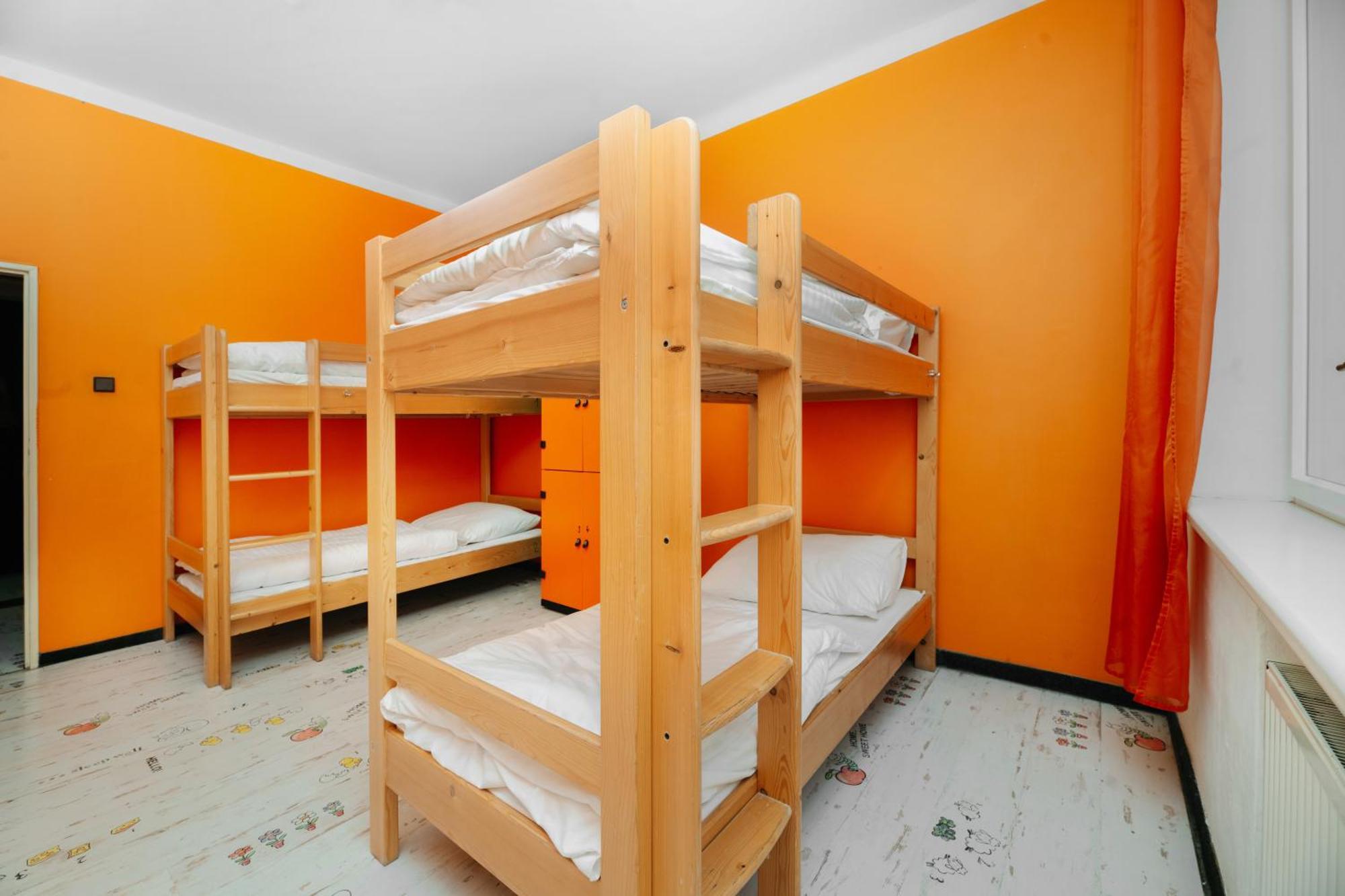 Benedikt City Center Hostel Prag Exteriör bild