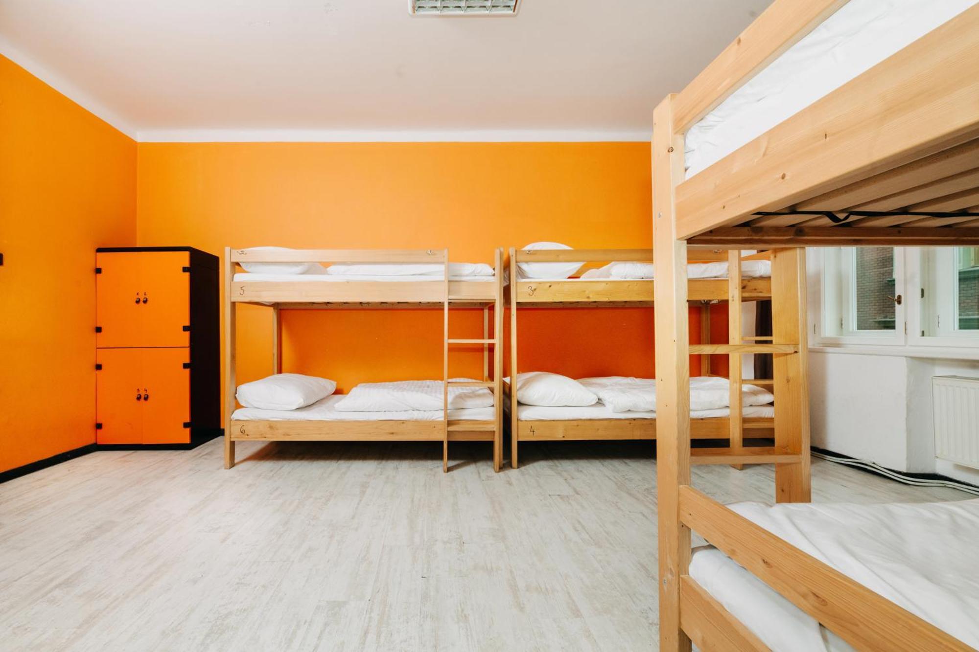 Benedikt City Center Hostel Prag Exteriör bild
