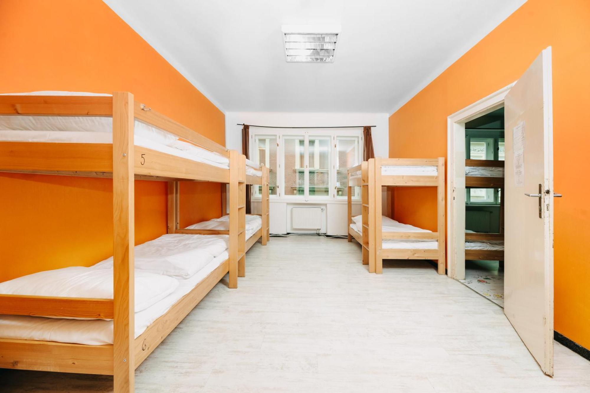 Benedikt City Center Hostel Prag Exteriör bild