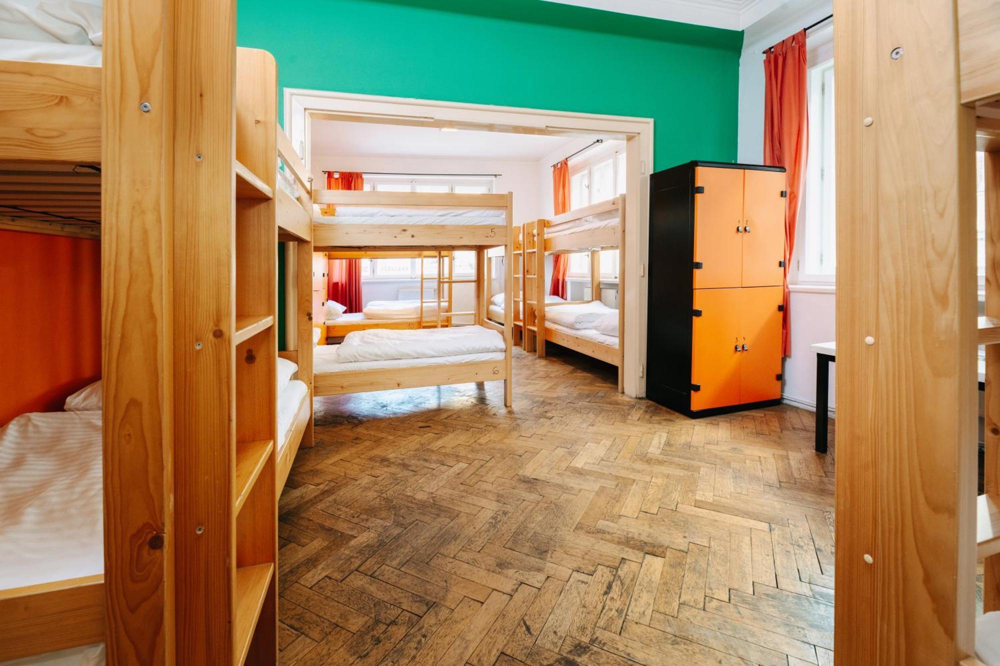 Benedikt City Center Hostel Prag Exteriör bild