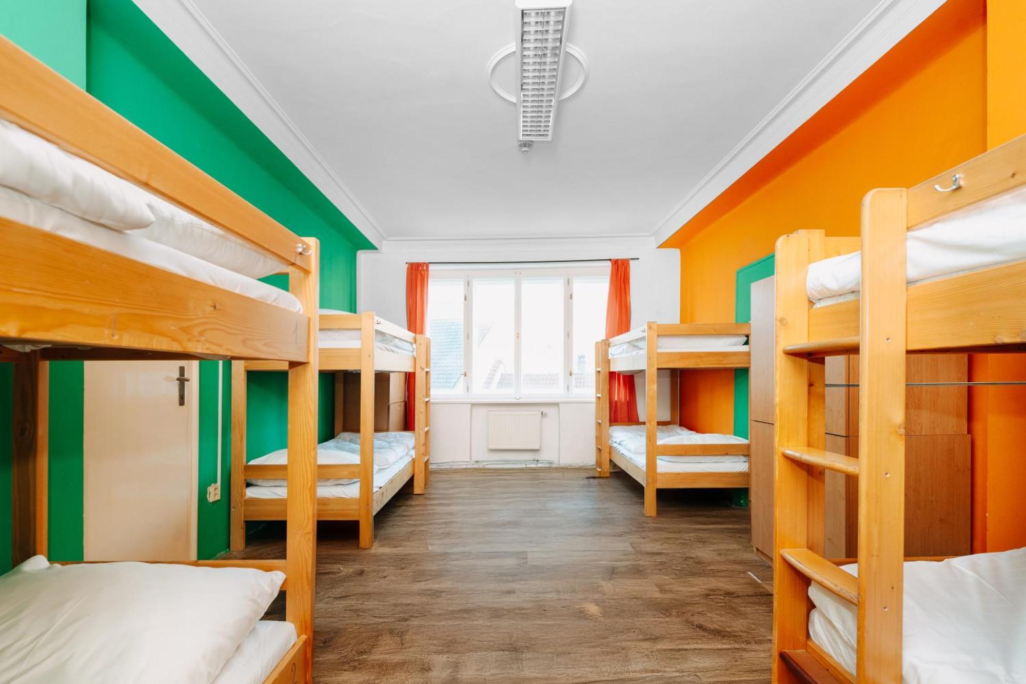 Benedikt City Center Hostel Prag Exteriör bild