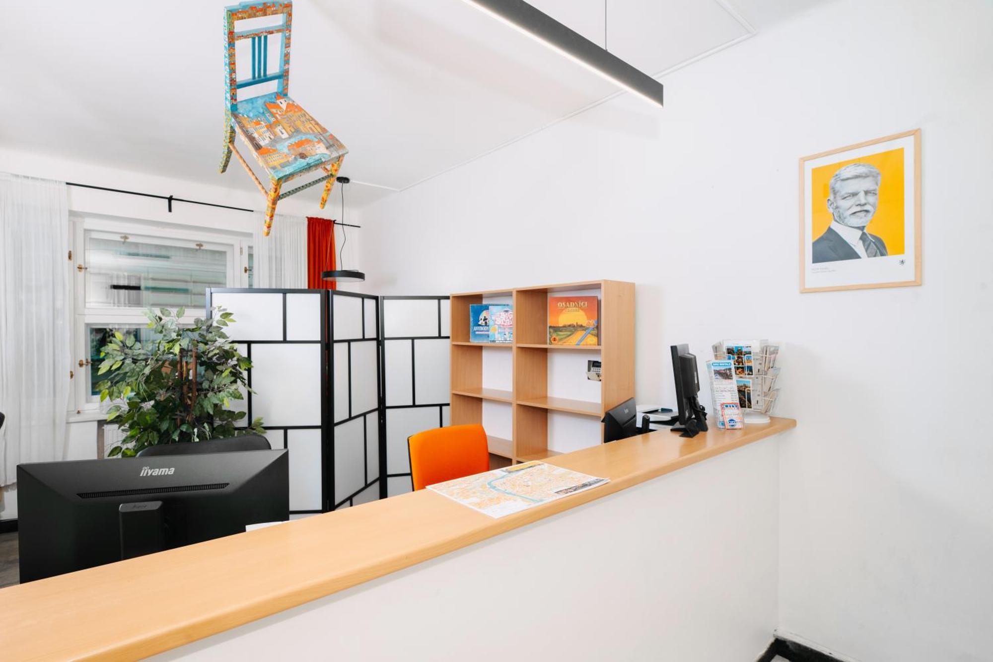 Benedikt City Center Hostel Prag Exteriör bild