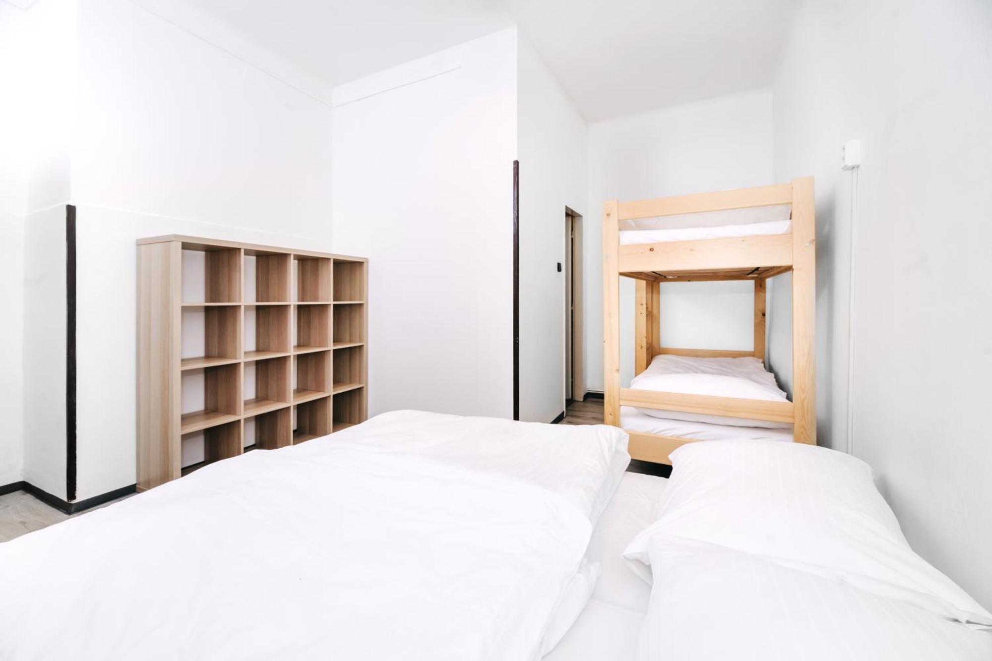 Benedikt City Center Hostel Prag Exteriör bild